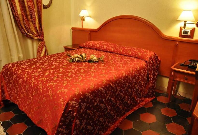 اتاق استاندارد با سرویس بهداشتی مشترک, Albergo Sandra