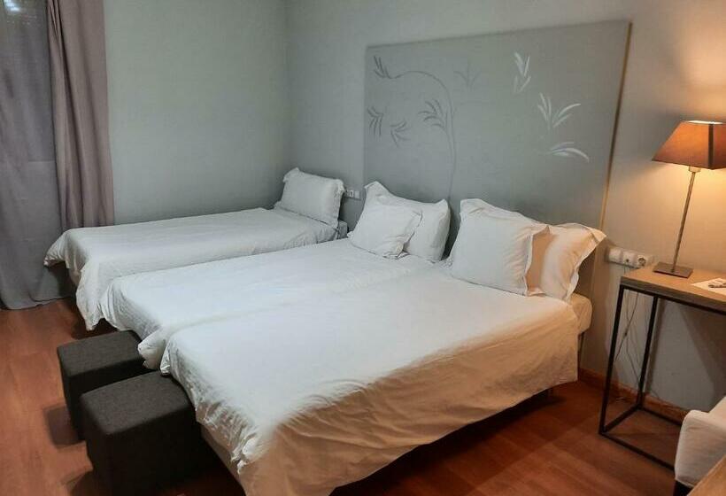 اتاق استاندارد سه نفره, Santana Hotel Restaurante