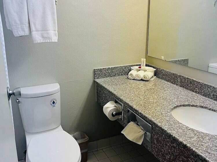 带2个双人床的标准工作室, Baymont By Wyndham Keokuk