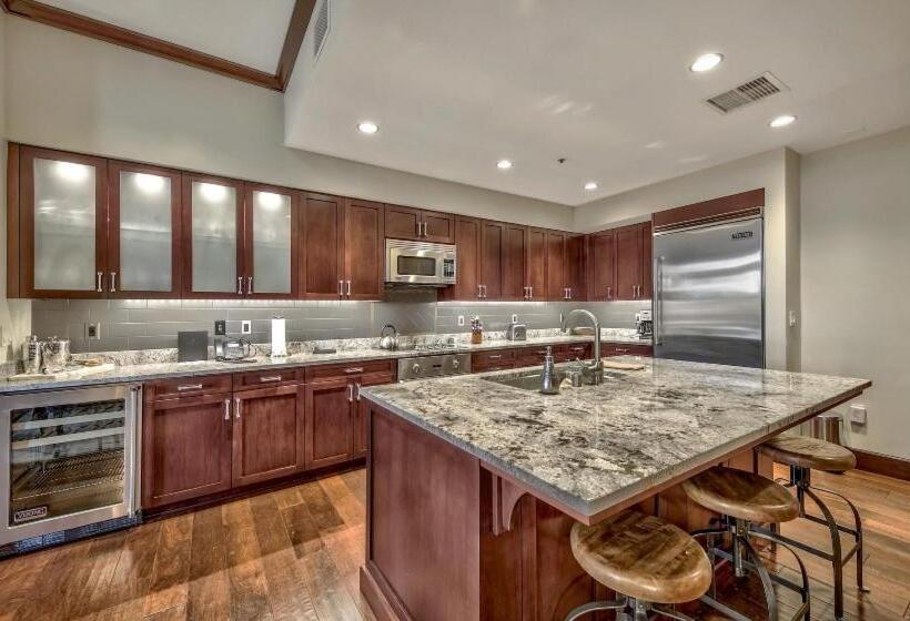 带2个卧室的公寓, Constellation Residences
