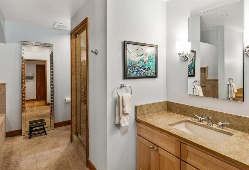 דירת שני חדרים, The Auberge Residences At Element 52