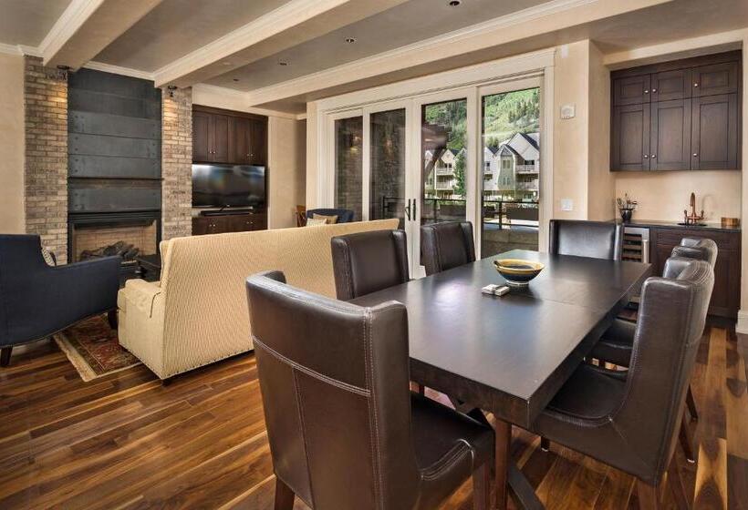 דירת שלושה חדרים, The Auberge Residences At Element 52