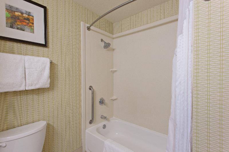 适合残疾人士使用的套间, Holiday Inn Express & Suites Tacoma Downtown, An Ihg