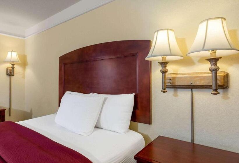 Люкс Кровать Кинг, La Quinta By Wyndham Dodge City