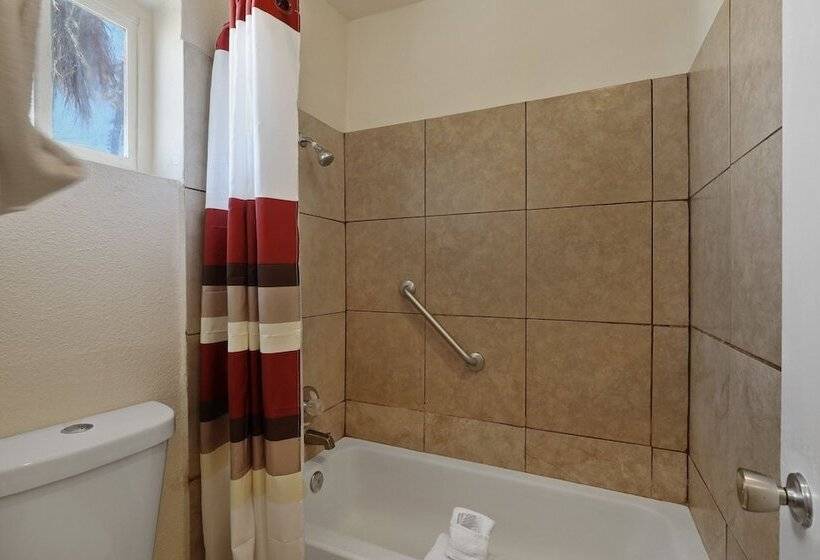 Люкс Кровать Кинг, Red Roof Inn Needles