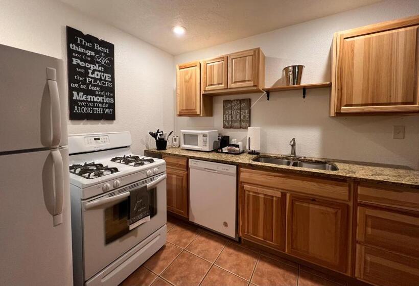 Family Suite, The Snuggle Inn