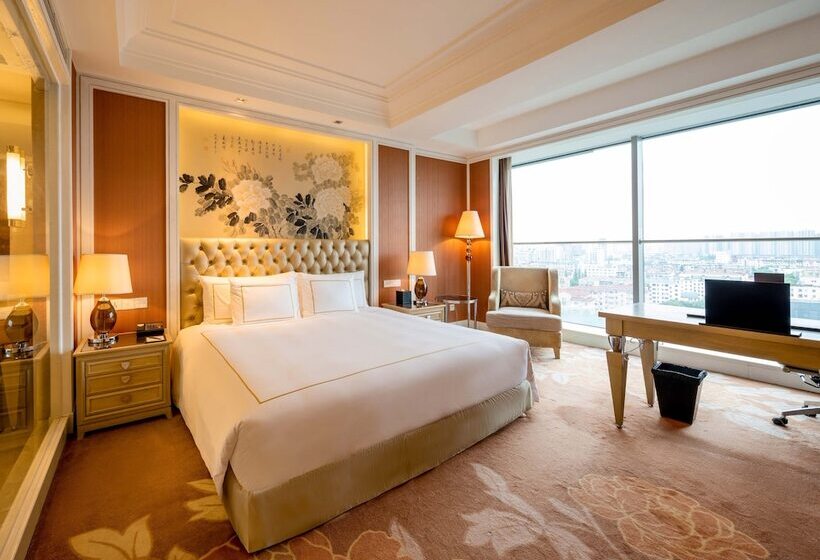 Президентский Люкс, Tonino Lamborghini Hotel Kunshan City Center