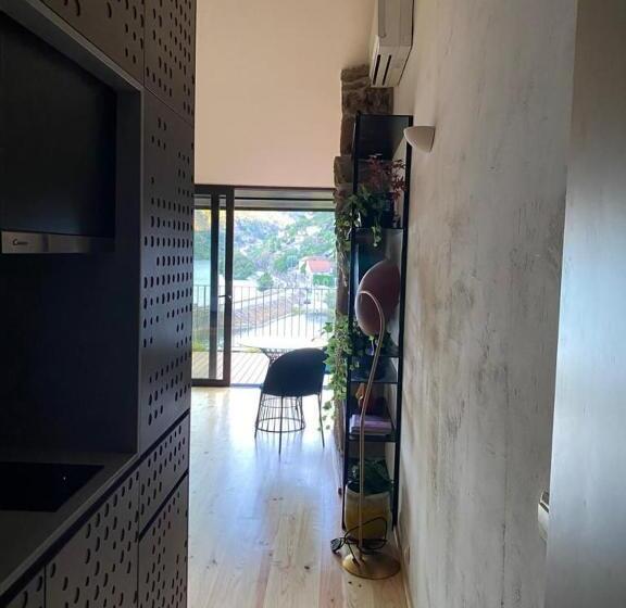 Студия Стандарт, Casas De Pousadouro
