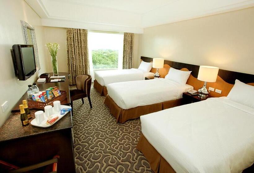 Quarto Triplo Deluxe, Elizabeth Cebu