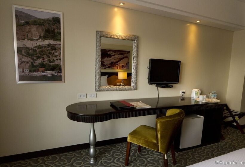 Quarto Triplo Deluxe, Elizabeth Cebu