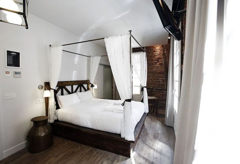 اتاق استاندارد سه نفره, Pension Basque Boutique