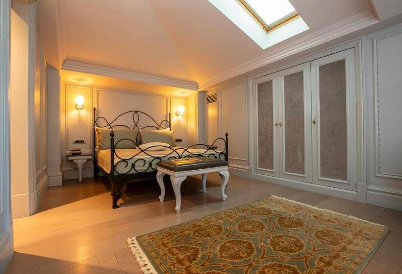 Suite, Mfb Tarabya