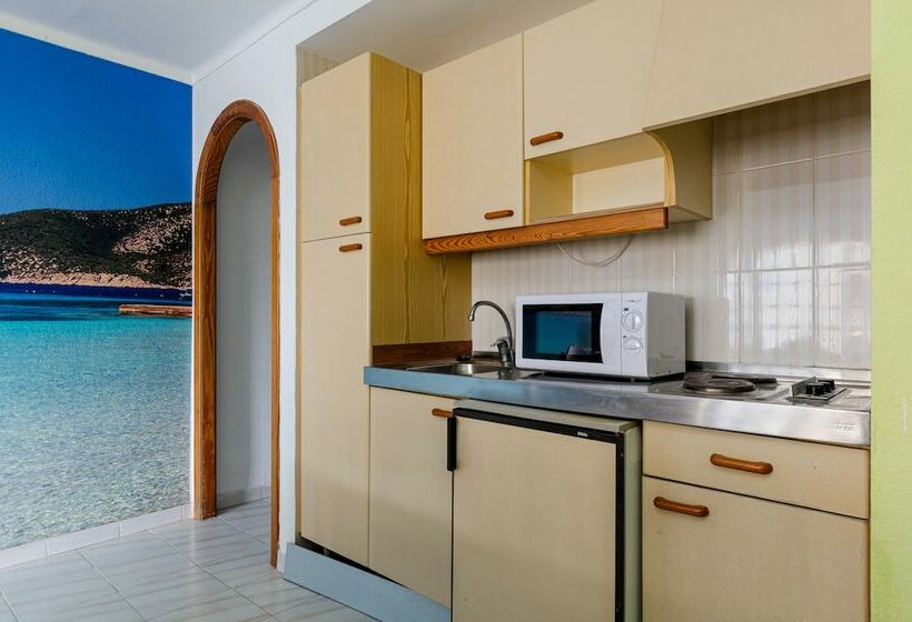 Апартаменты 2 Спальни Боковой Вид на Море, Sol y Mar Apartments