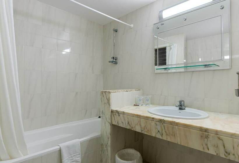 Апартаменты 2 Спальни Боковой Вид на Море, Sol y Mar Apartments