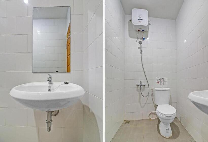 اتاق لوکس با تخت بزرگ, Oyo 90820 Madania Guesthouse