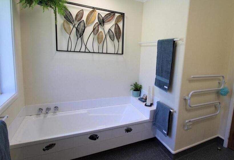 Номер Стандарт, Labyrinth Gardens Guest House
