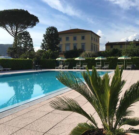 آپارتمان یک خوابه با دری مشترک که هال را جدا می کند., B&b Villa Pardi Lucca