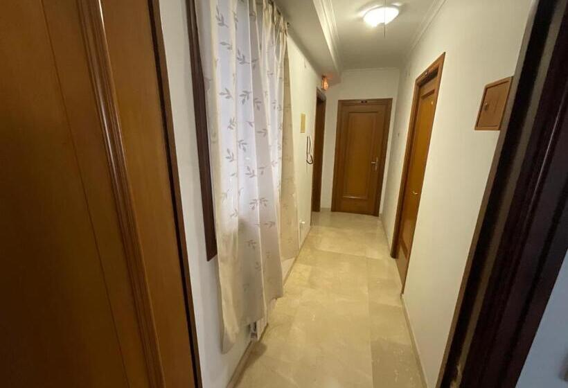 디럭스 룸, Residencia Universidad