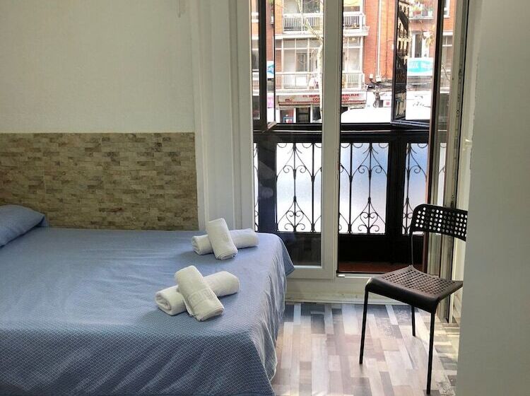 اتاق استاندارد سه تخته با سرویس بهداشتی مشترک, Hostal Noche Y Dia
