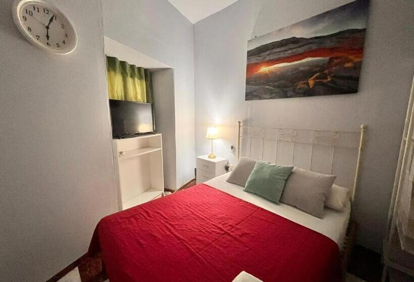 اتاق استاندارد با سرویس بهداشتی مشترک, Santa Isabel Low Cost Rooms In Private House