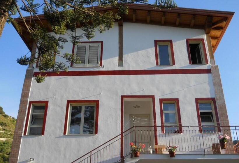 اتاق استاندارد چهار تخته, Michelangelo S House