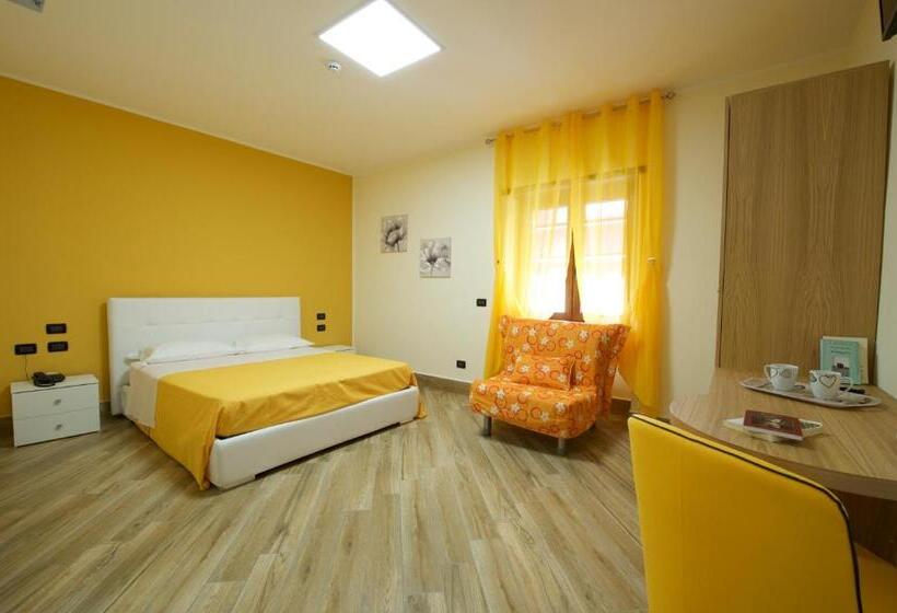 اتاق استاندارد سه نفره, Relais Piazza Garibaldi