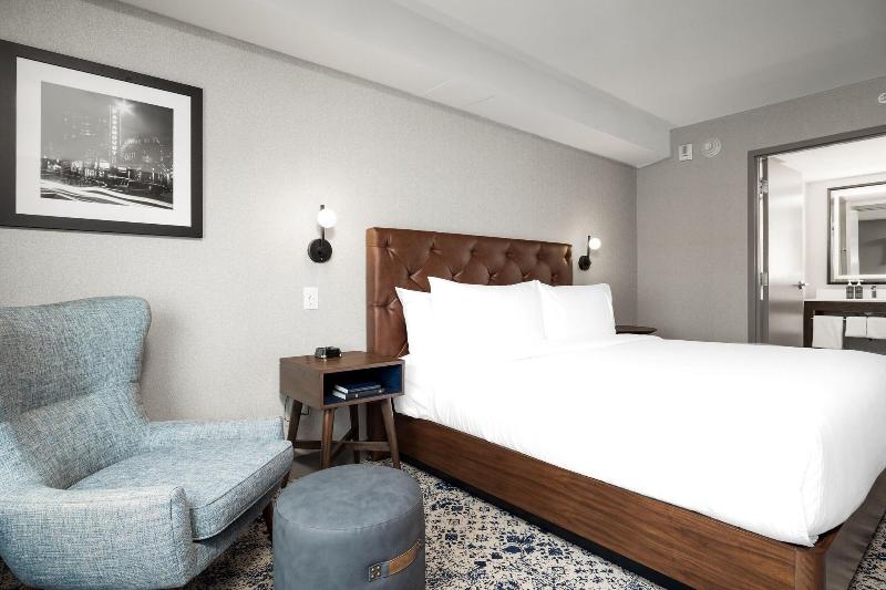 سوئیت با تخت بزرگ, Four Points By Sheraton Kelowna Airport