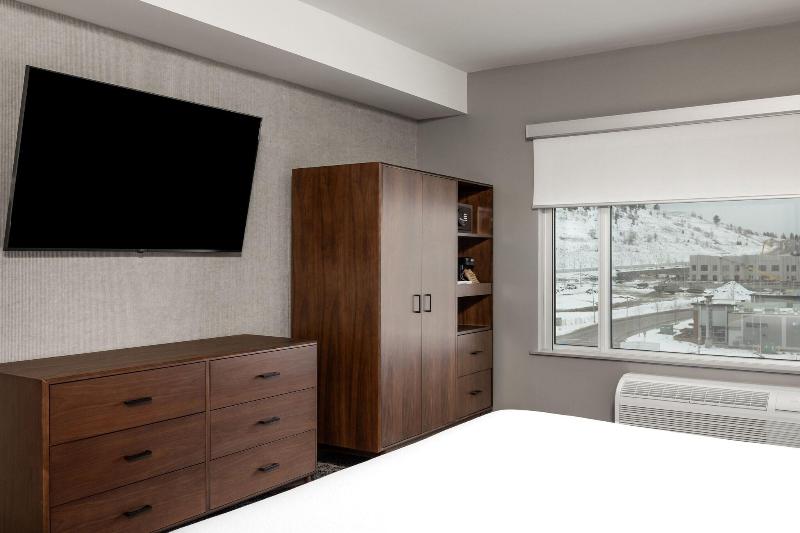 سوئیت با تخت بزرگ, Four Points By Sheraton Kelowna Airport