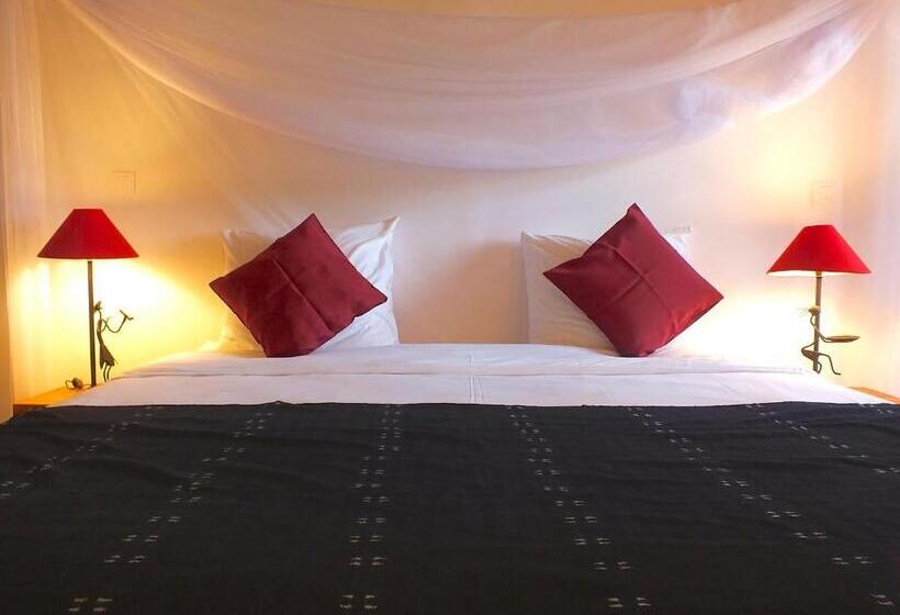 اتاق لوکس, Hôtel Kadiandoumagne