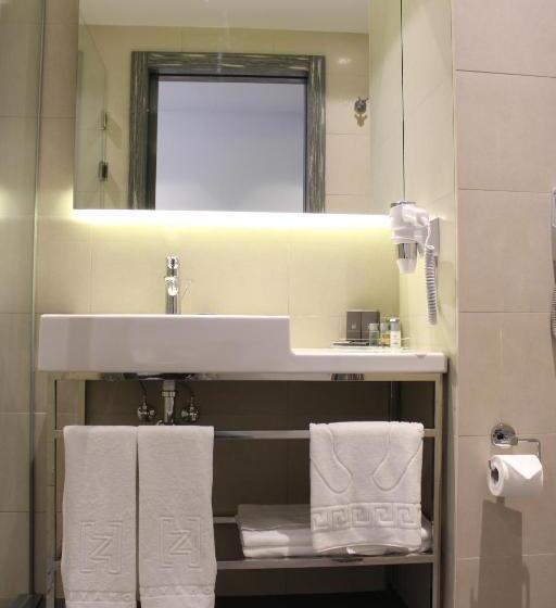 Quarto Estandar Individual, Zeniva
