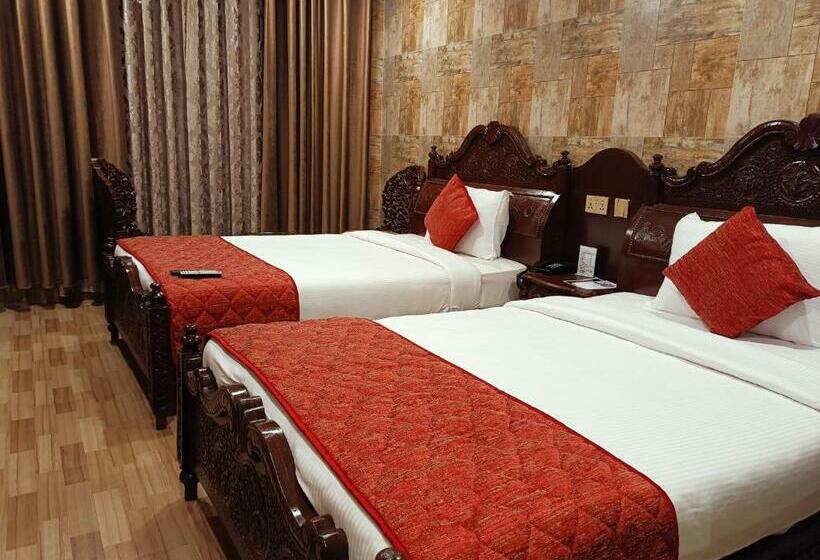Номер Стандарт, Hyders Park  The Luxury