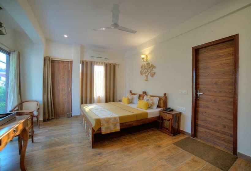 اتاق لوکس, Yogved Hospitality & Resort