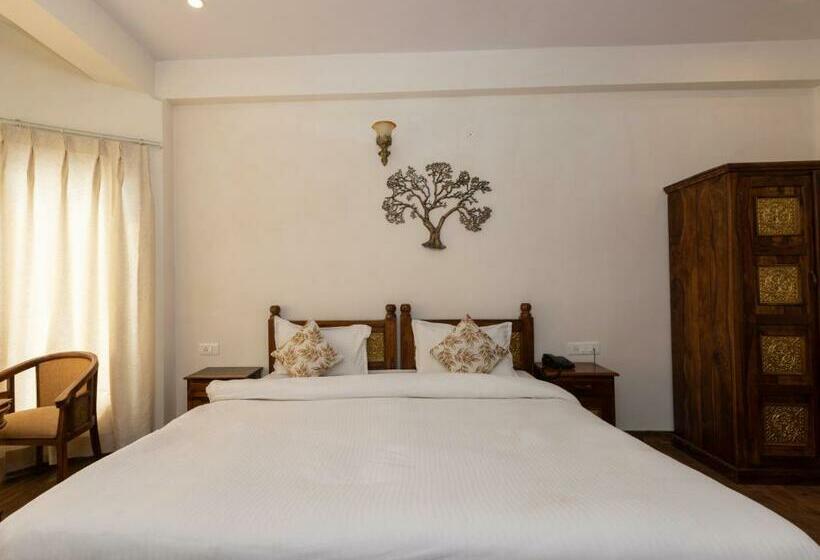 اتاق لوکس, Yogved Hospitality & Resort