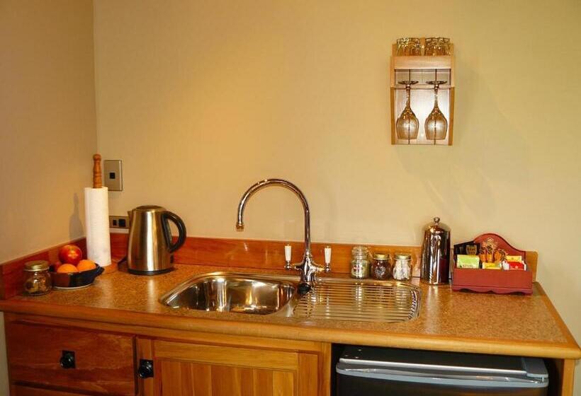 Люкс Deluxe Кровать Кинг, Holly Homestead B&b