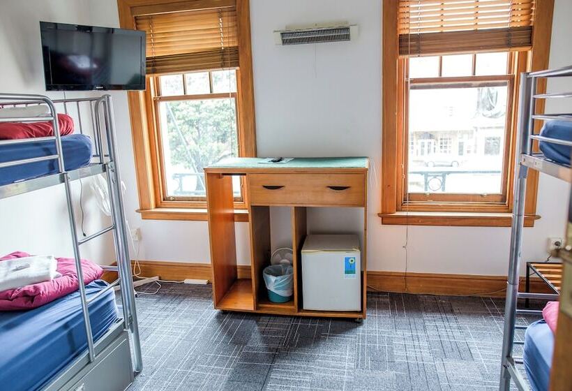 Cama em Quarto Compartilhado, The Cambridge