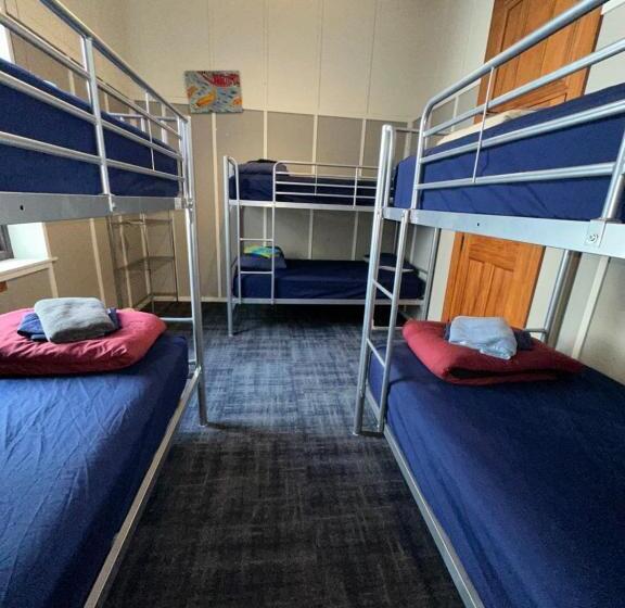 Cama em Quarto Compartilhado, The Cambridge