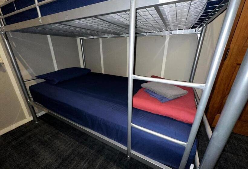 Cama em Quarto Compartilhado, The Cambridge
