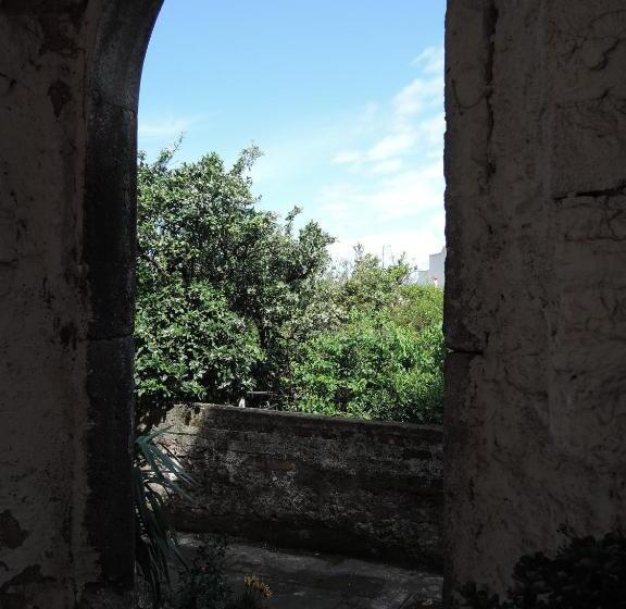 خانه 1 خوابه, La Casa Nel Cortile