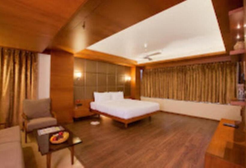 带大床的豪华间, Cosmopolitan Ahmedabad