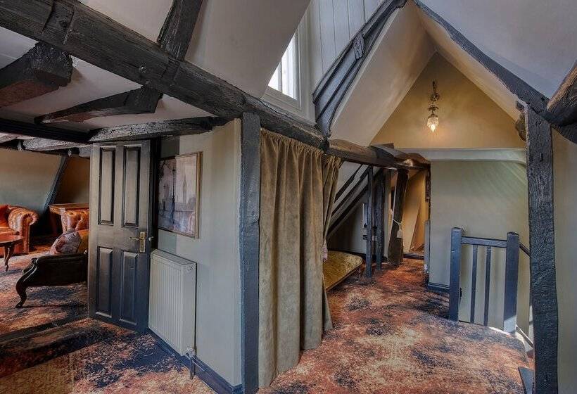 Люкс, Guy Fawkes Inn