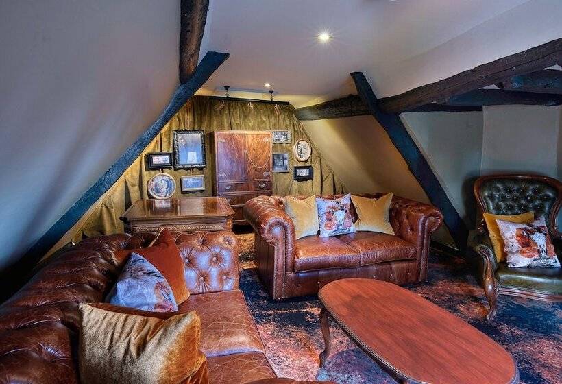 Люкс, Guy Fawkes Inn