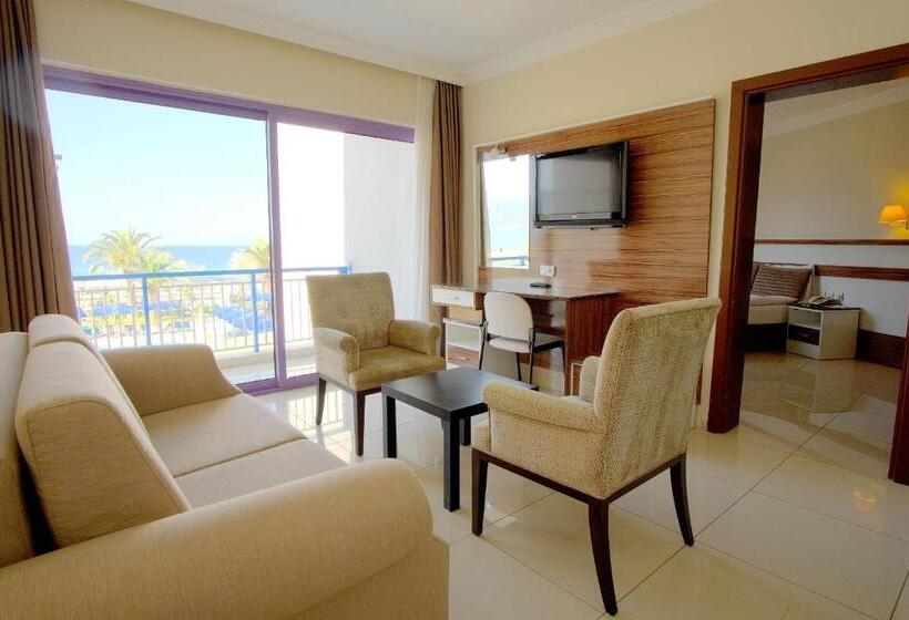 اتاق خانوادگی با چشم‌انداز دریا, Le Monde Beach Resort & Spa