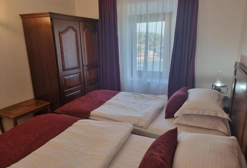 سوییت دوبلکس, Palata Venezia