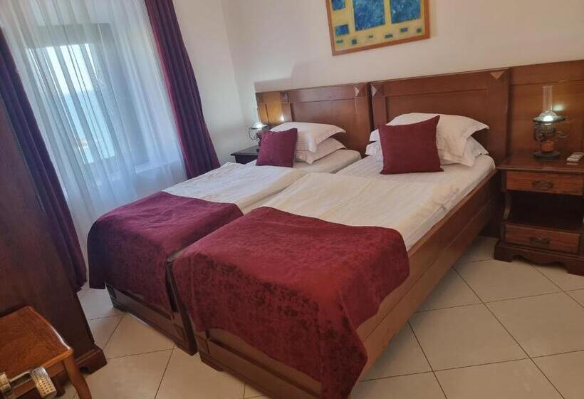 سوییت دوبلکس, Palata Venezia