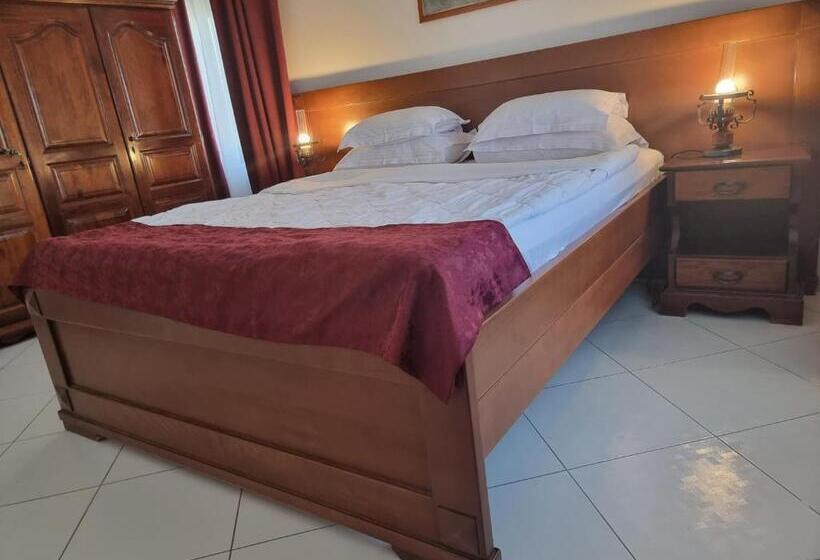 سوییت دوبلکس, Palata Venezia