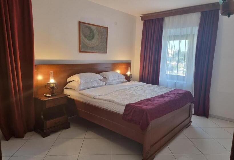 سوییت دوبلکس, Palata Venezia