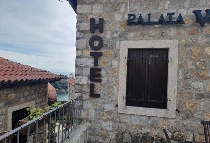 سوئیت با بالکن, Palata Venezia