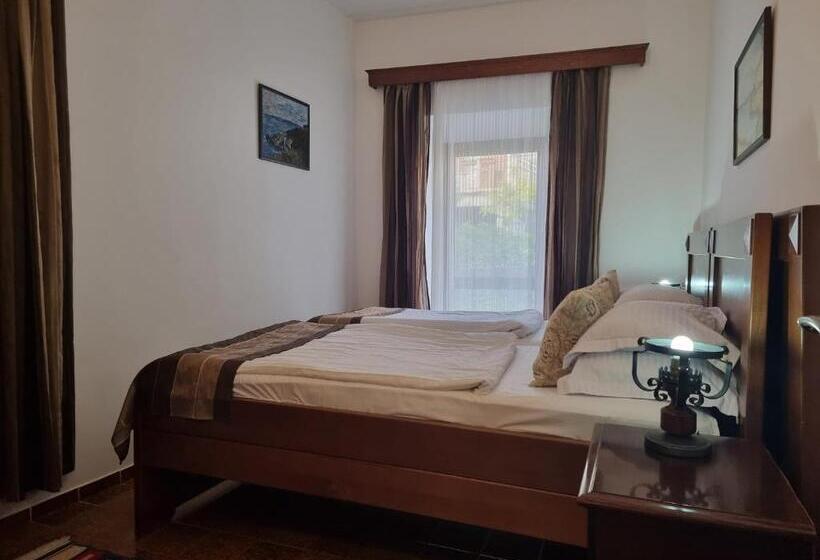 سوئیت با بالکن, Palata Venezia