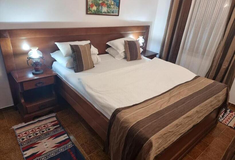 سوئیت با بالکن, Palata Venezia