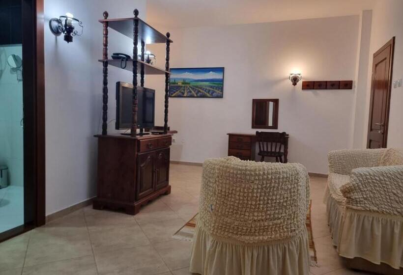 سوئیت با بالکن, Palata Venezia